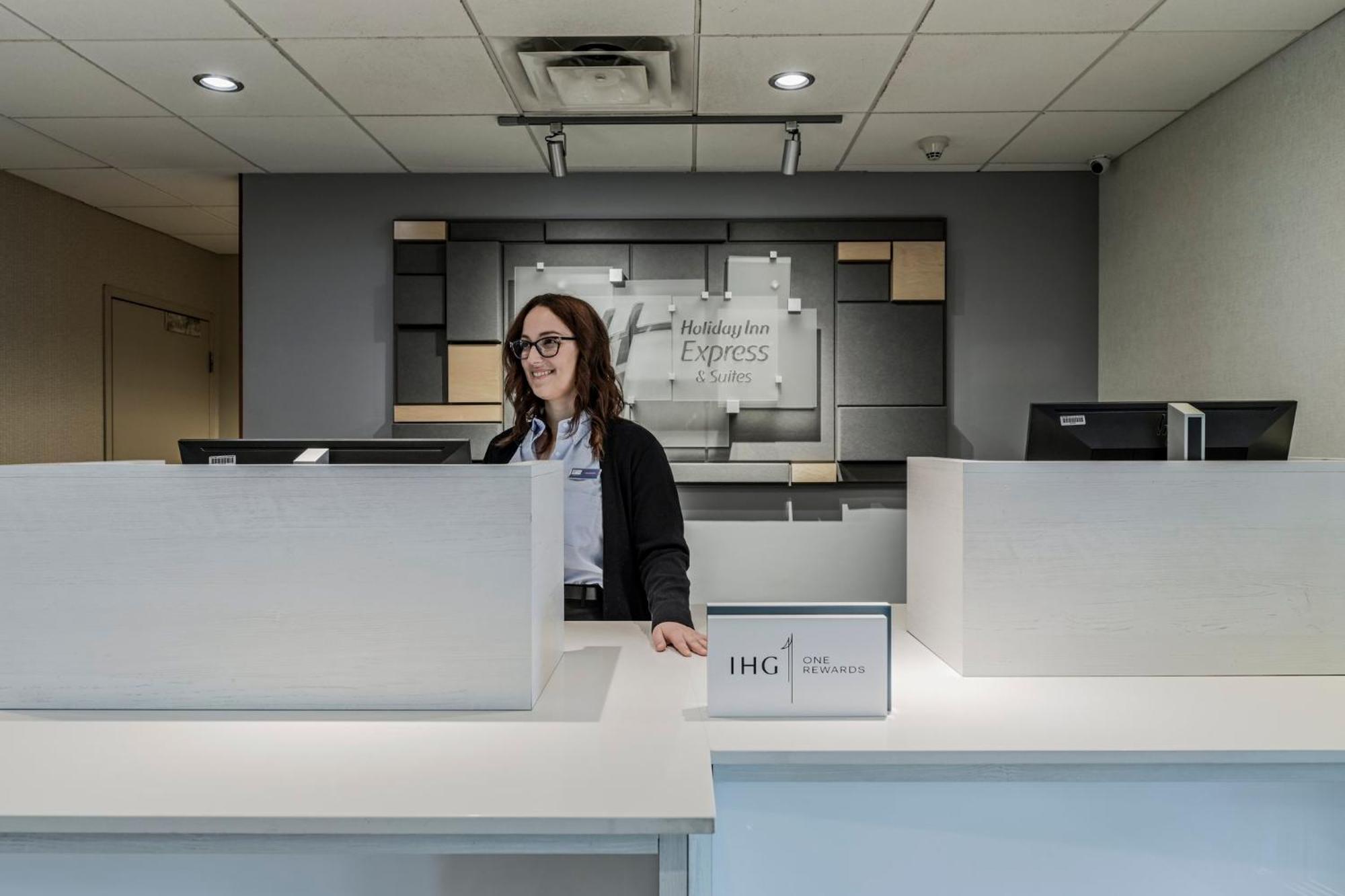 Holiday Inn Express Hotel & Suites Saint - Hyacinthe By Ihg Exterior foto