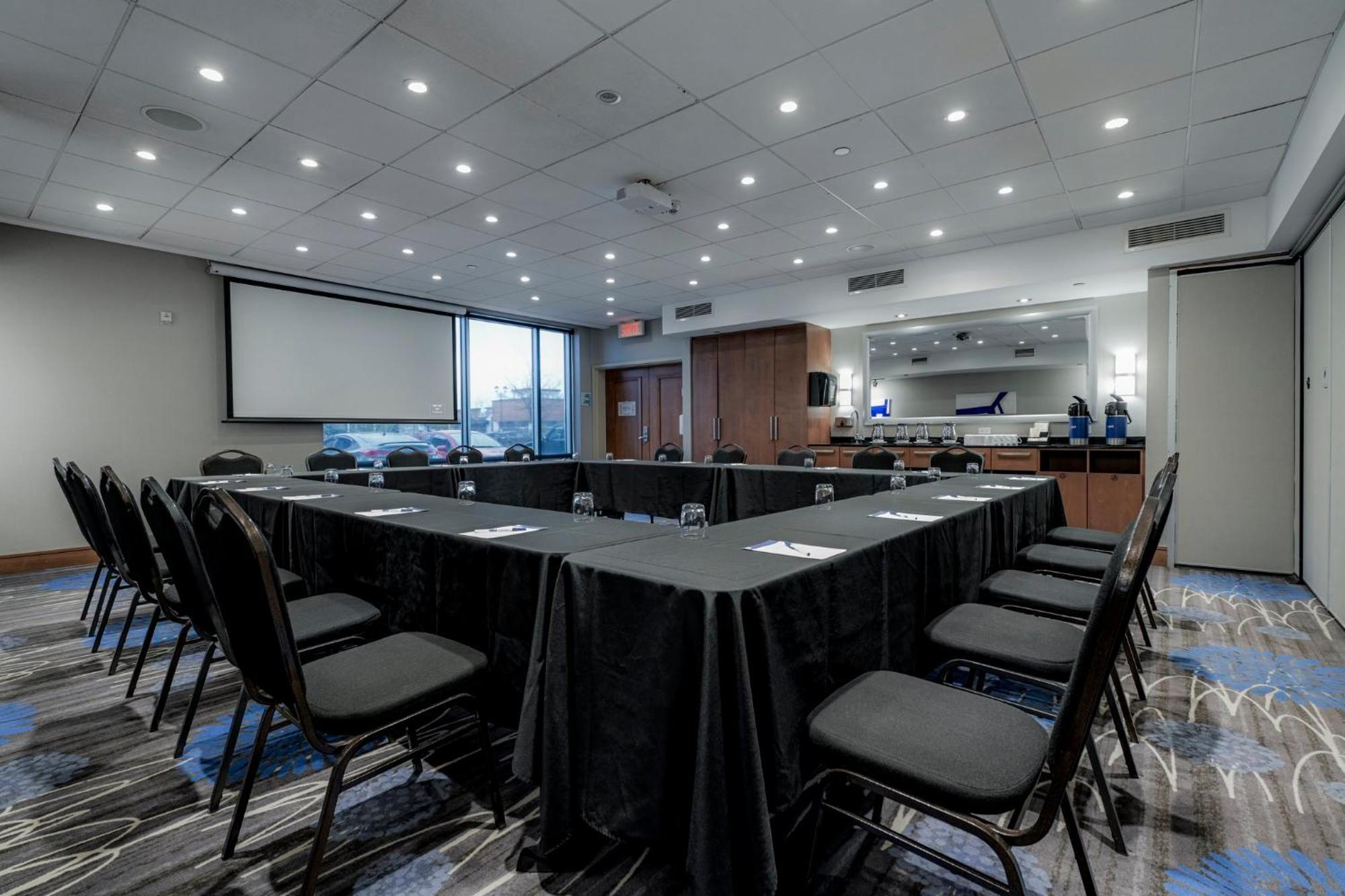 Holiday Inn Express Hotel & Suites Saint - Hyacinthe By Ihg Exterior foto