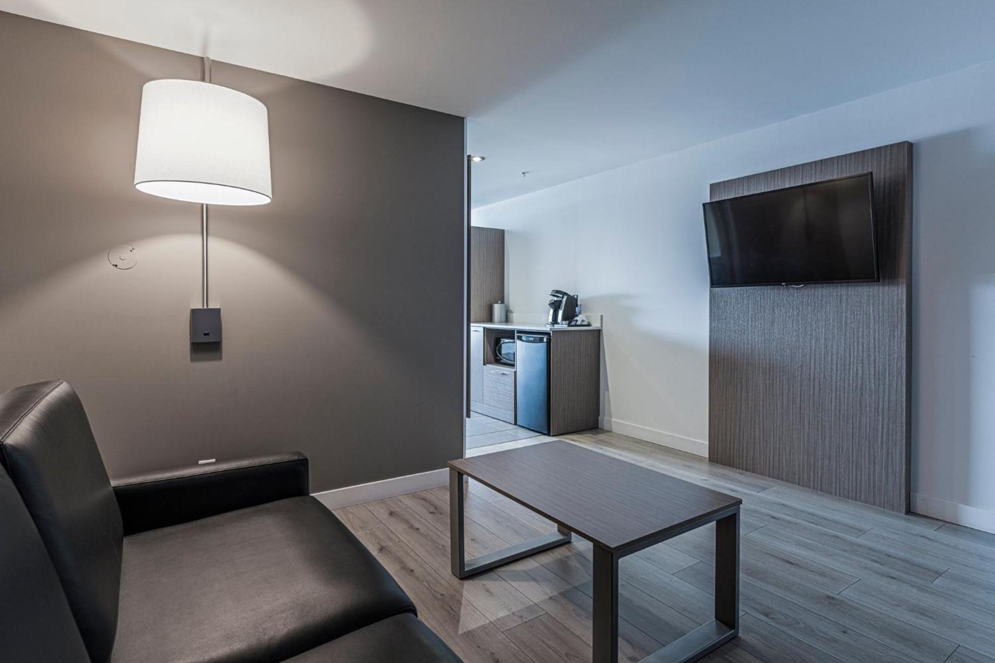 Holiday Inn Express Hotel & Suites Saint - Hyacinthe By Ihg Exterior foto