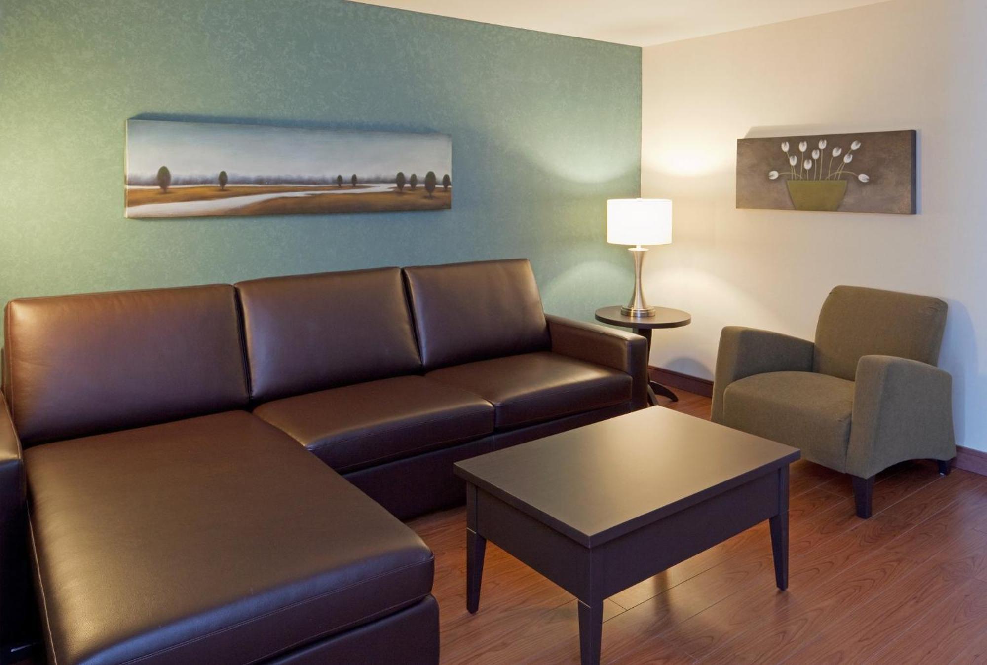 Holiday Inn Express Hotel & Suites Saint - Hyacinthe By Ihg Exterior foto