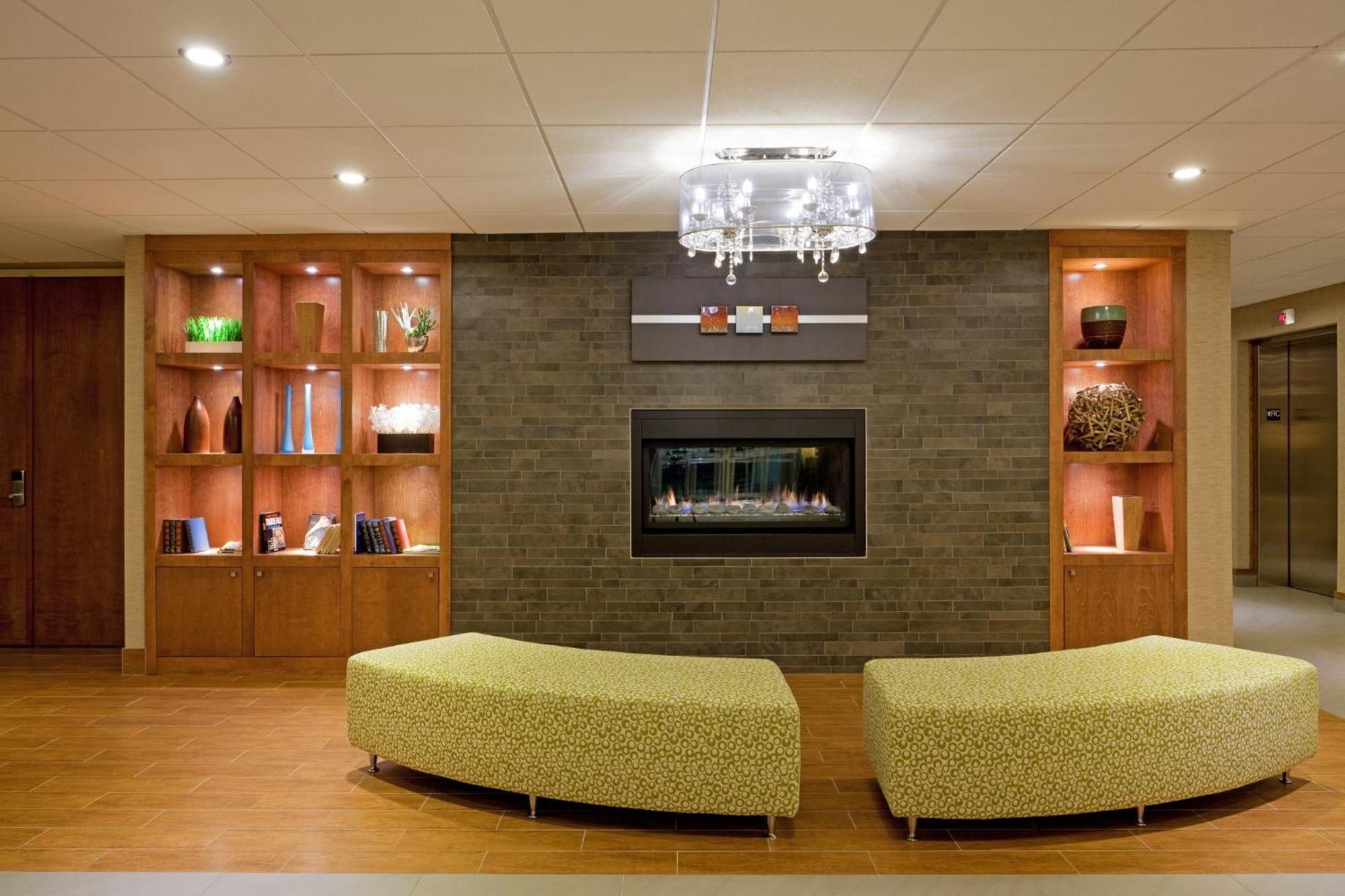 Holiday Inn Express Hotel & Suites Saint - Hyacinthe By Ihg Exterior foto